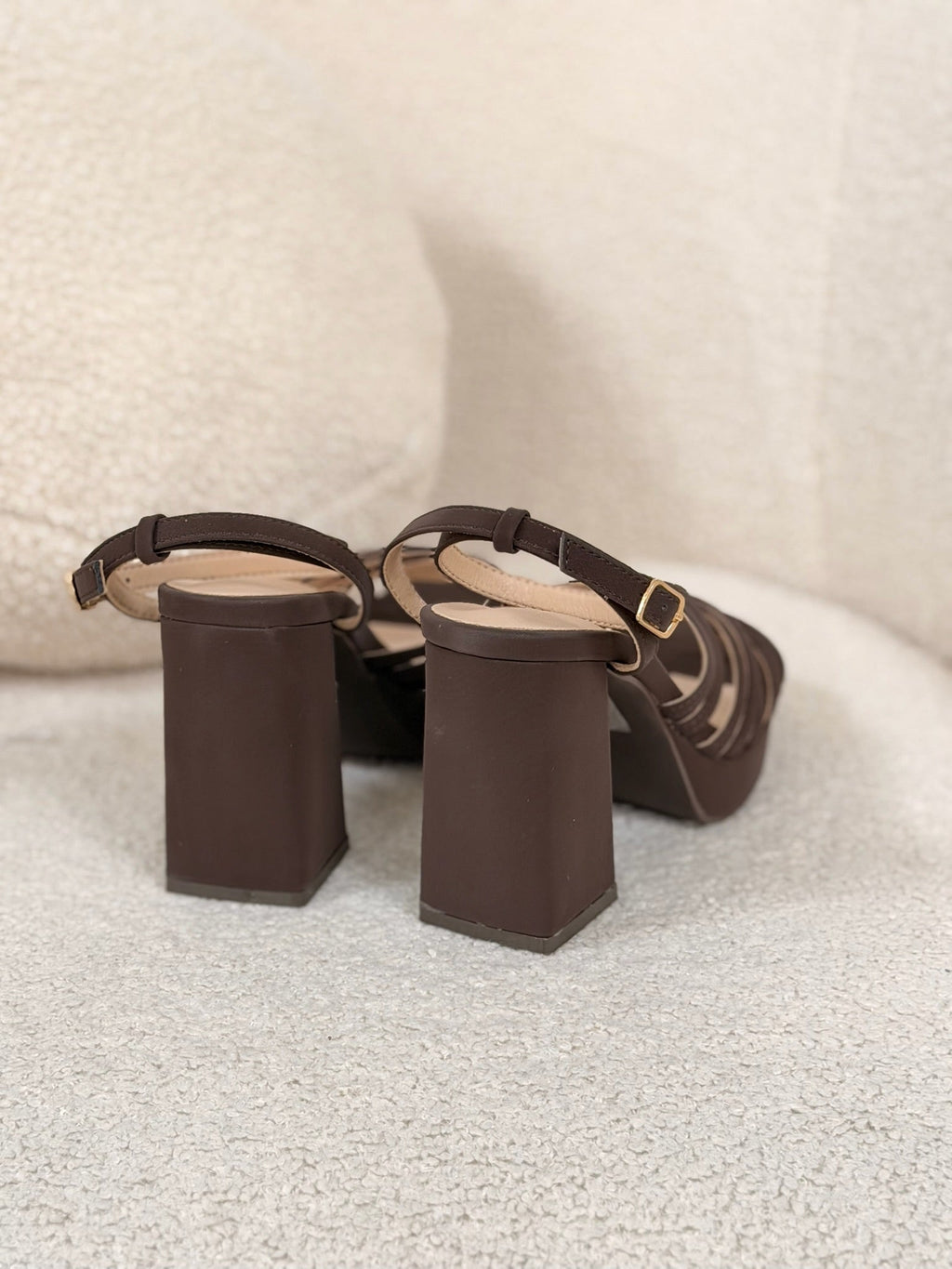 Sandalia con tacon Invitada Chocolate | Loss