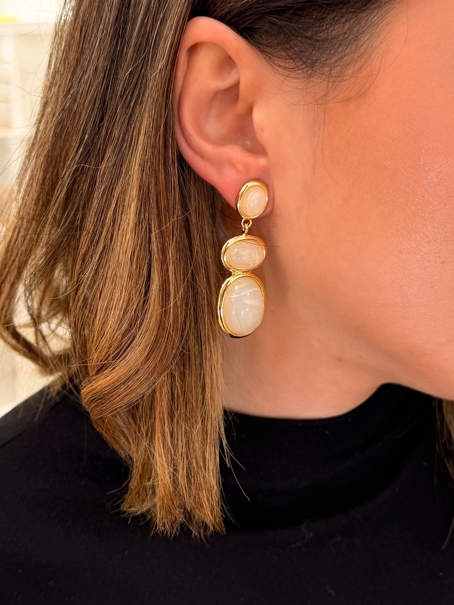 Pendientes de piedras ovaladas marfil |Camila